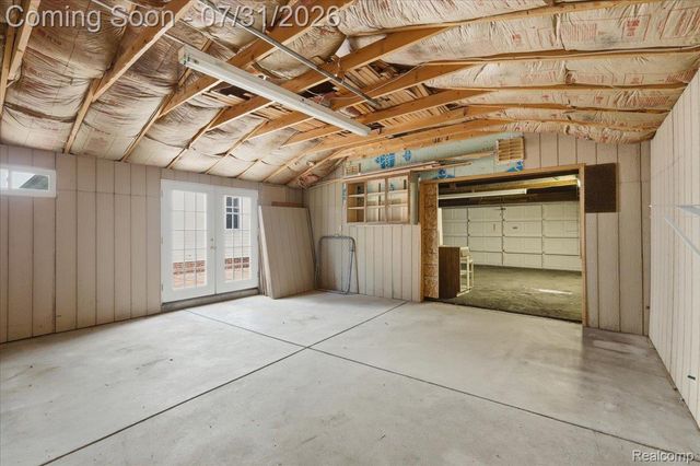 2067 Oakdale Drive, Waterford Charter Township, MI 48329
