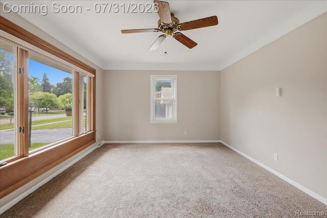 2067 Oakdale Drive, Waterford Charter Township, MI 48329