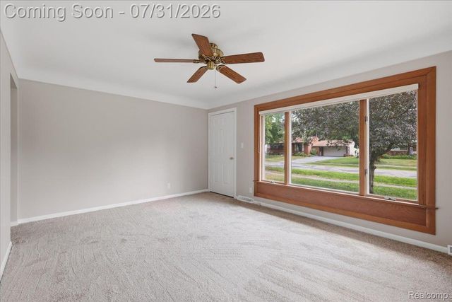2067 Oakdale Drive, Waterford Charter Township, MI 48329