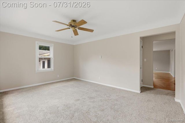 2067 Oakdale Drive, Waterford Charter Township, MI 48329