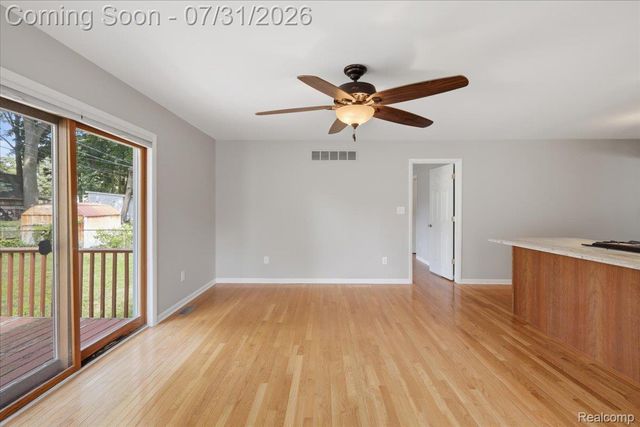 2067 Oakdale Drive, Waterford Charter Township, MI 48329