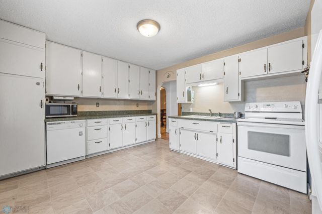 504 14th Street N, Moorhead, MN 56560