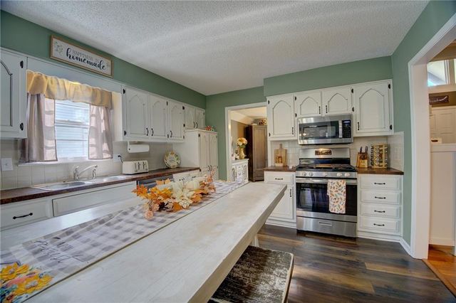 9127 W 91st Terrace, Overland Park, KS 66212