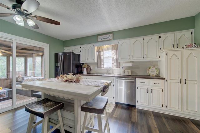 9127 W 91st Terrace, Overland Park, KS 66212