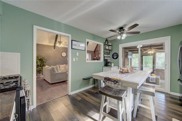 9127 W 91st Terrace, Overland Park, KS 66212