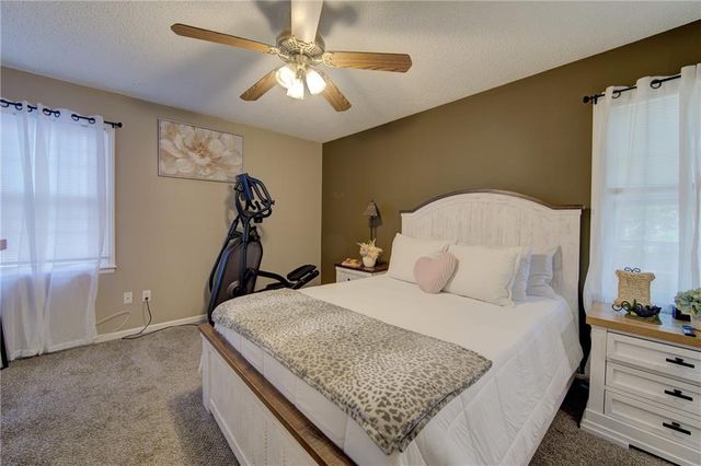 9127 W 91st Terrace, Overland Park, KS 66212