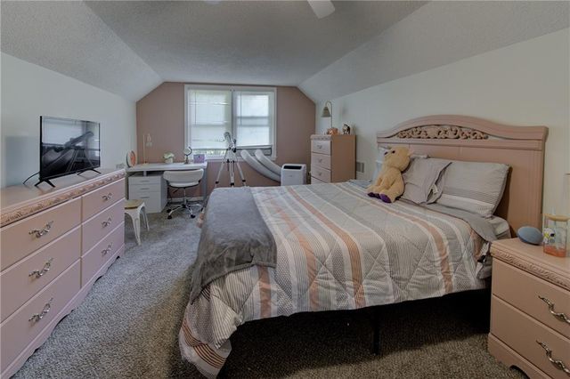 9127 W 91st Terrace, Overland Park, KS 66212