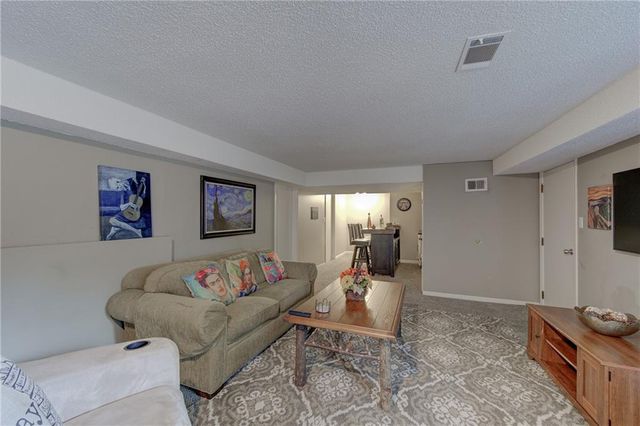 9127 W 91st Terrace, Overland Park, KS 66212