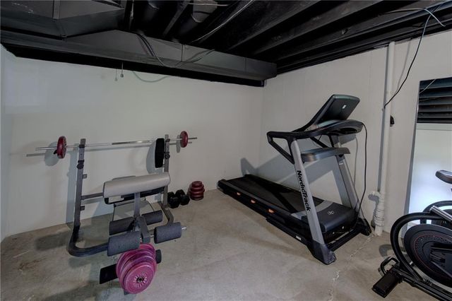 9127 W 91st Terrace, Overland Park, KS 66212