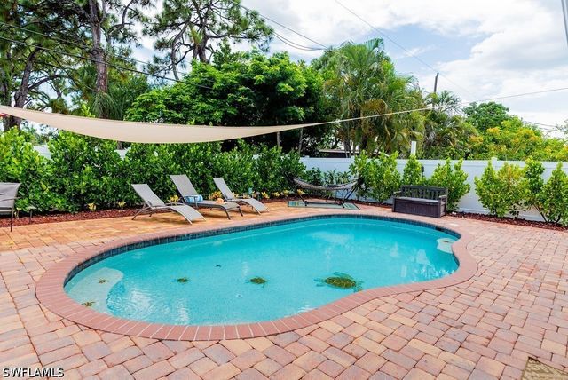 688 106th AVE N, Naples, FL 34108
