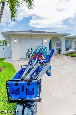 688 106th AVE N, Naples, FL 34108