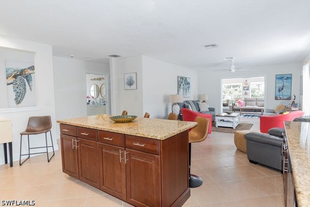 688 106th AVE N, Naples, FL 34108