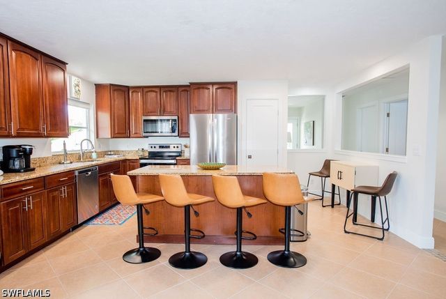 688 106th AVE N, Naples, FL 34108