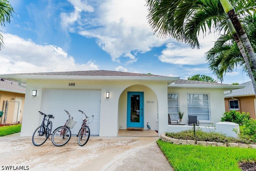 688 106th AVE N, Naples, FL 34108