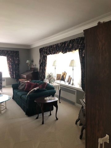 1216 Washington Rd, Mt Lebanon, PA 15228