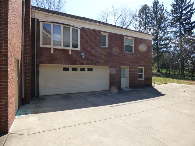 1216 Washington Rd, Mt Lebanon, PA 15228