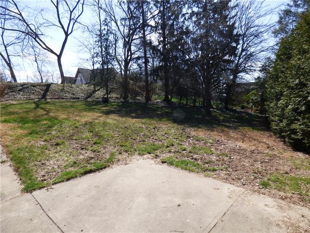 1216 Washington Rd, Mt Lebanon, PA 15228