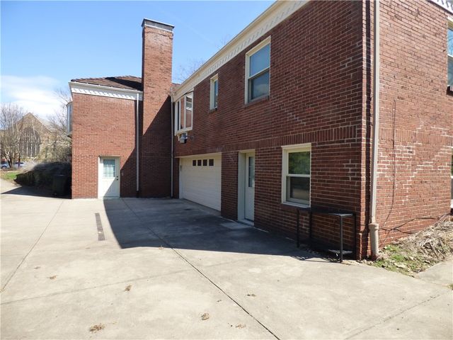 1216 Washington Rd, Mt Lebanon, PA 15228