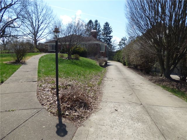 1216 Washington Rd, Mt Lebanon, PA 15228