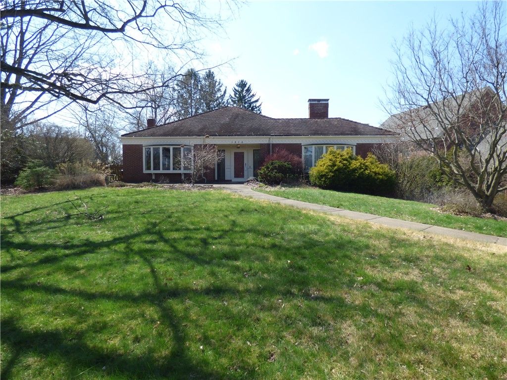 1216 Washington Rd, Mt Lebanon, PA 15228