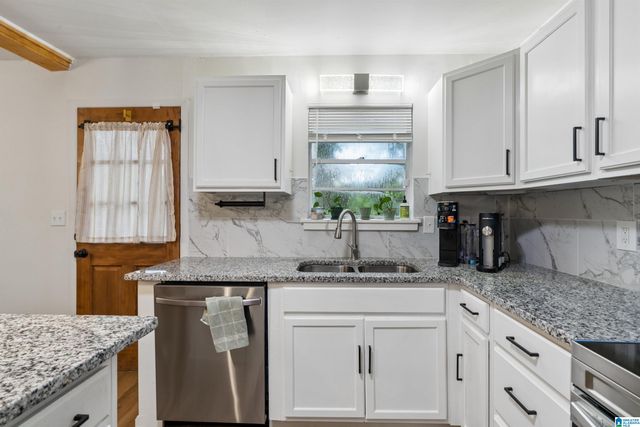 509 LYNNWOOD CIRCLE, Gardendale, AL 35217