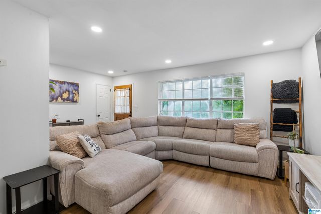509 LYNNWOOD CIRCLE, Gardendale, AL 35217