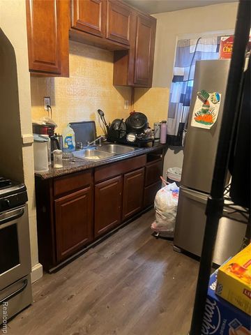 16906 Prairie Street, Detroit, MI 48221