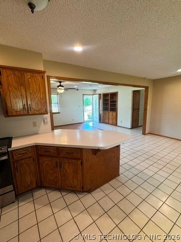 702 Shirley, Madill, OK 73446