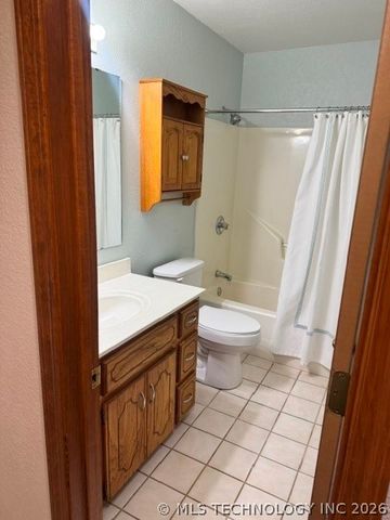 702 Shirley, Madill, OK 73446