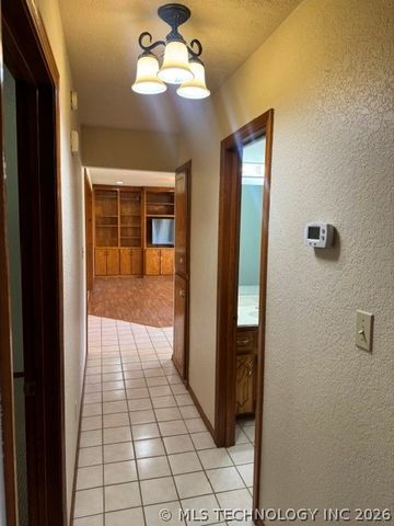 702 Shirley, Madill, OK 73446