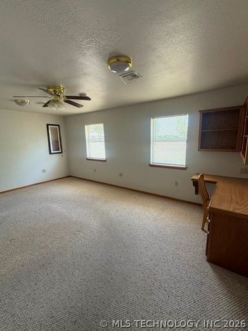 702 Shirley, Madill, OK 73446