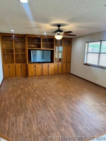 702 Shirley, Madill, OK 73446