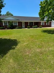 702 Shirley, Madill, OK 73446