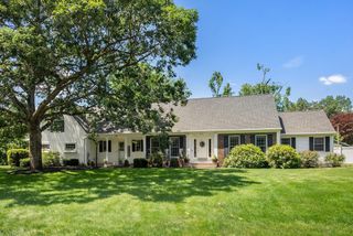 14 Old Park Lane, Westfield, MA 01085