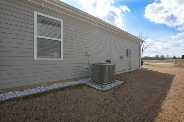 242 Hillendale Way, Pelzer, SC 29669