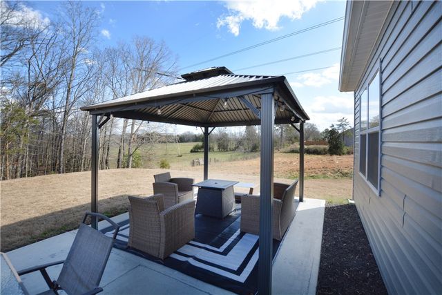 242 Hillendale Way, Pelzer, SC 29669