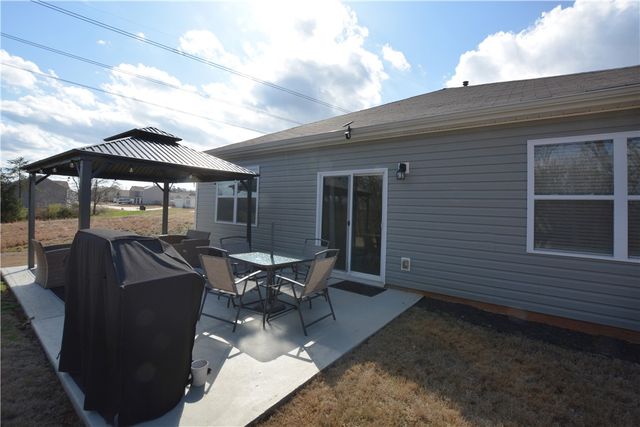 242 Hillendale Way, Pelzer, SC 29669