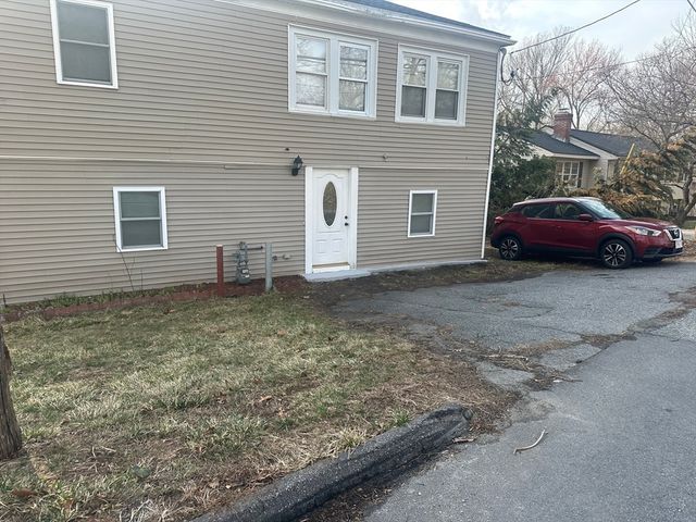 56 Howe Ave 1, Shrewsbury, MA 01545
