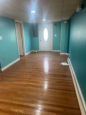 56 Howe Ave 1, Shrewsbury, MA 01545