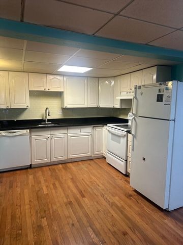 56 Howe Ave 1, Shrewsbury, MA 01545