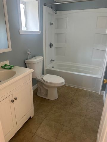 56 Howe Ave 1, Shrewsbury, MA 01545