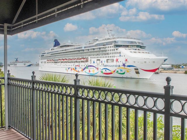 1450 HARBOUR WALK ROAD, Tampa, FL 33602