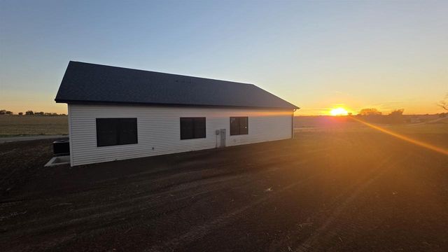 325 Model Road, Cuba City, WI 53807