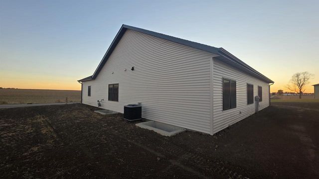 325 Model Road, Cuba City, WI 53807