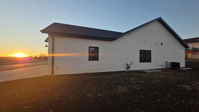 325 Model Road, Cuba City, WI 53807