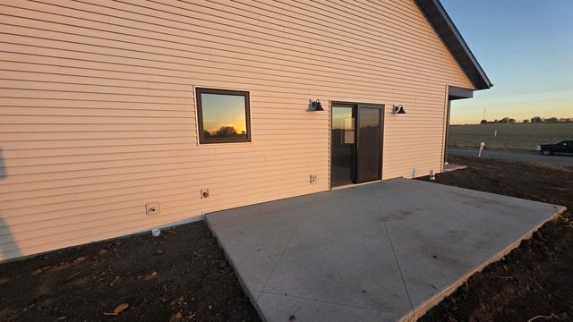 325 Model Road, Cuba City, WI 53807