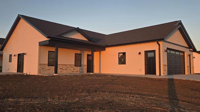 325 Model Road, Cuba City, WI 53807