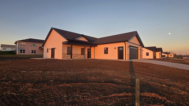 325 Model Road, Cuba City, WI 53807