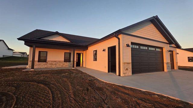 325 Model Road, Cuba City, WI 53807