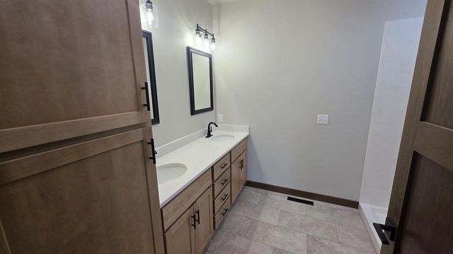 325 Model Road, Cuba City, WI 53807